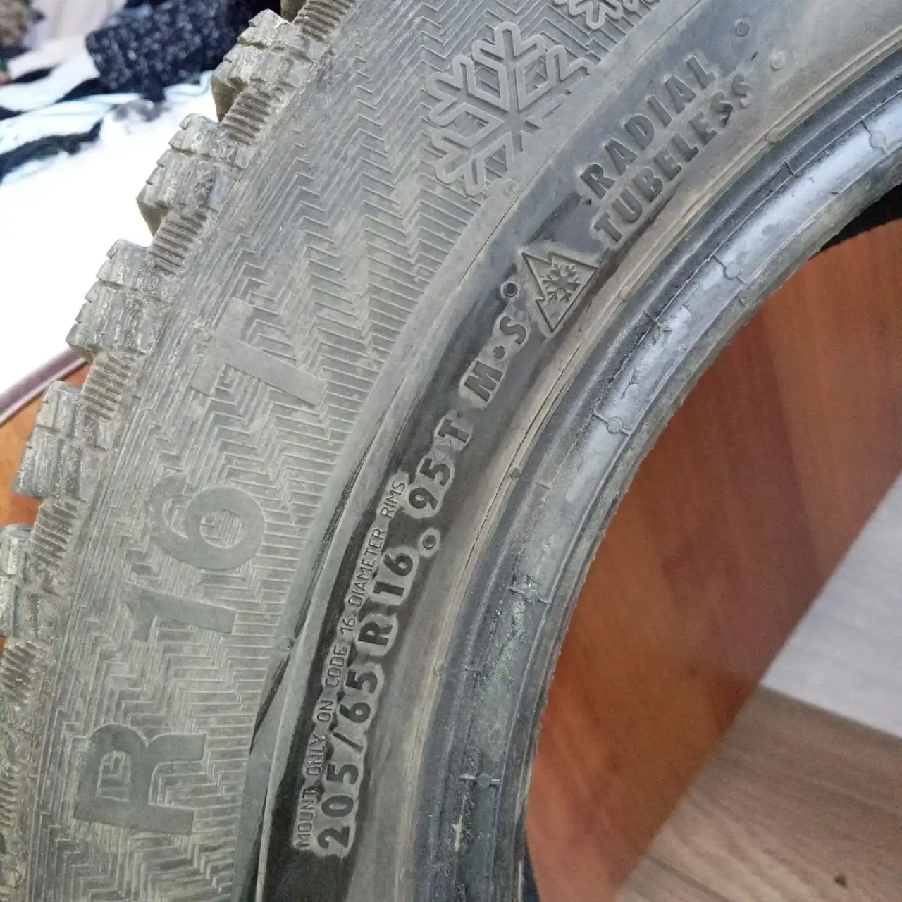 Шины зимние R16 4 шт.