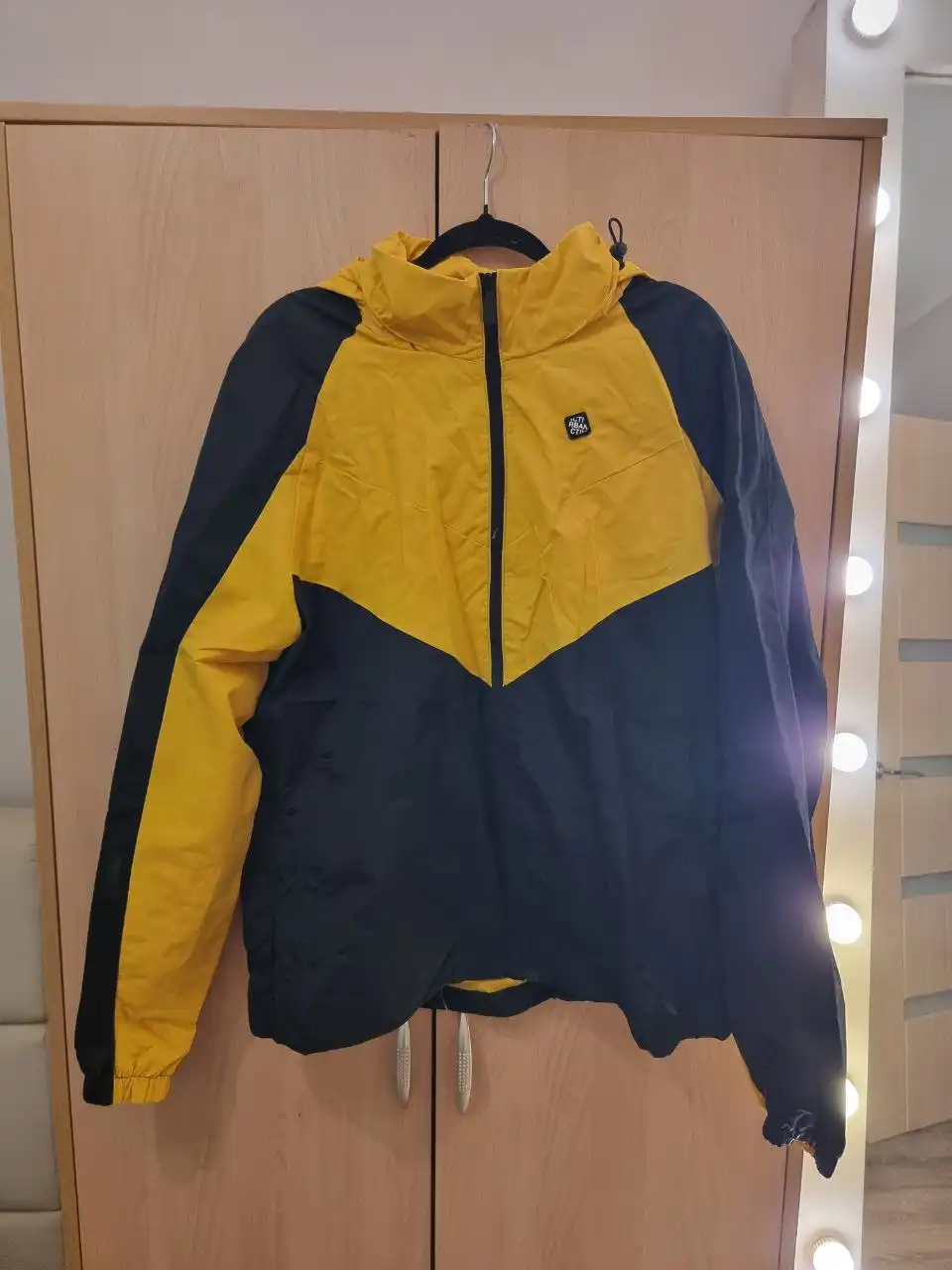 Мужская куртка и ветровка размер L