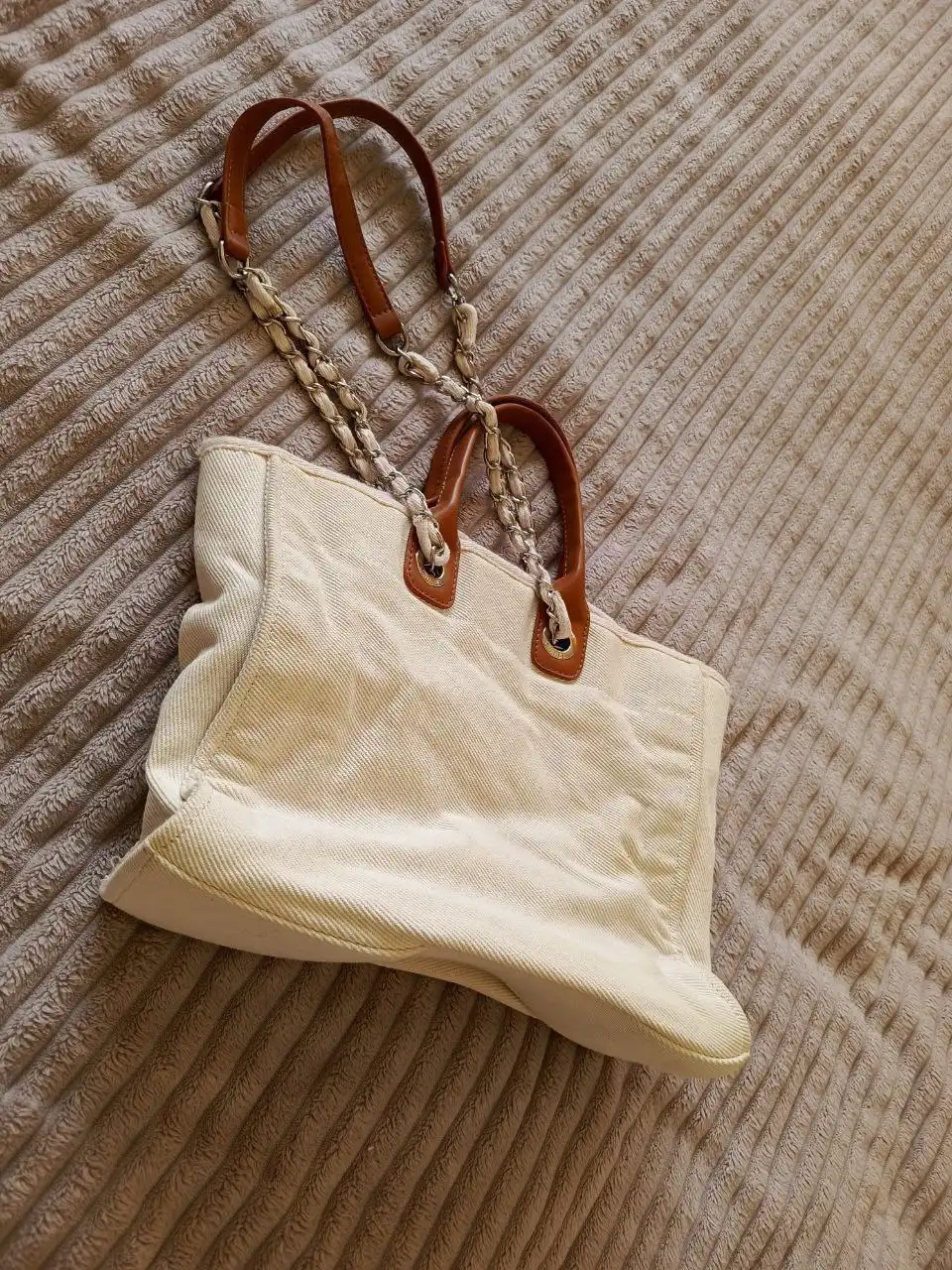 Женская белая сумка-тоут Chanel Deauville Medium