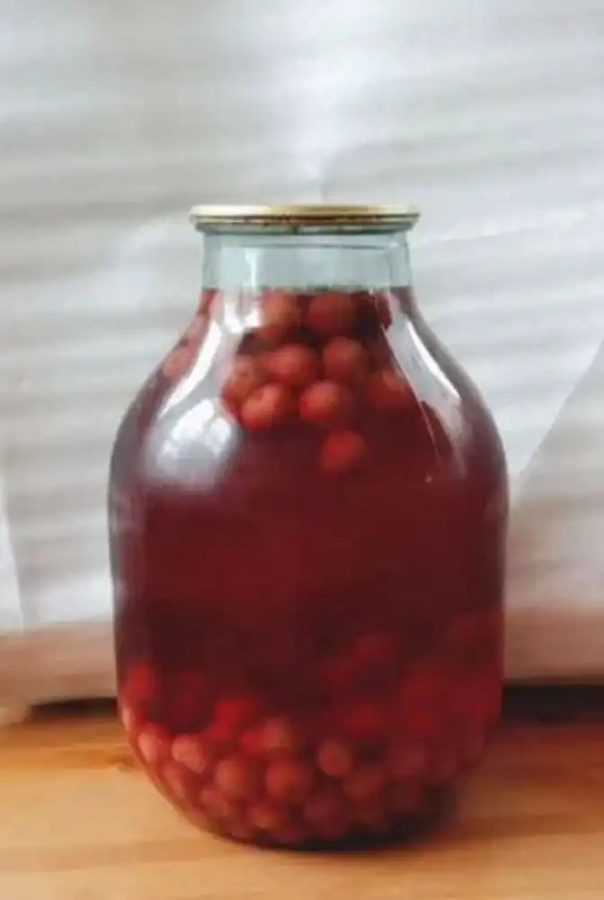 Домашний вишневый компот в 3-х литровой банке