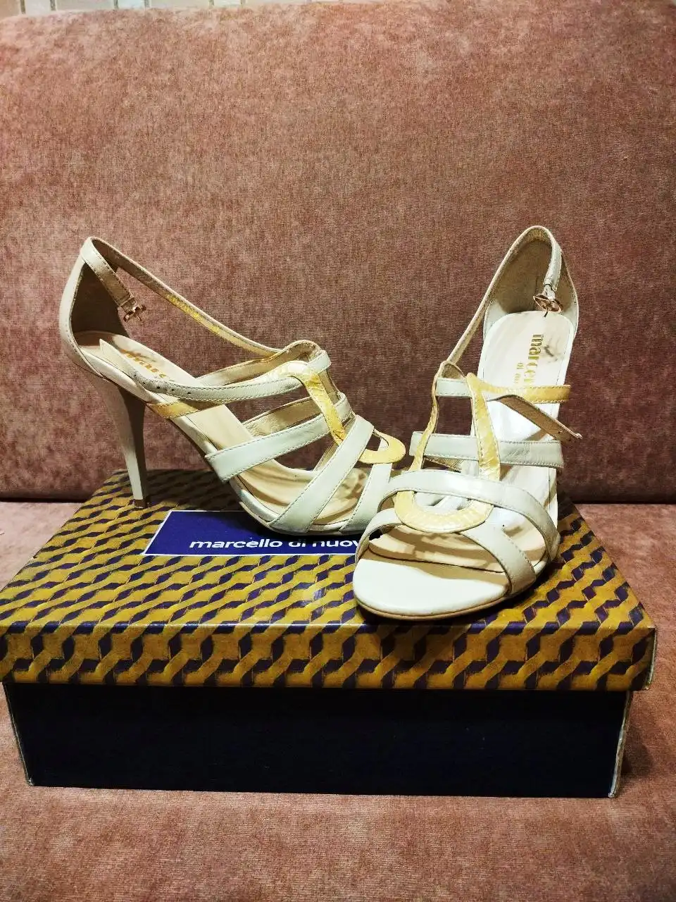 Продажа б/у обуви в отличном состоянии