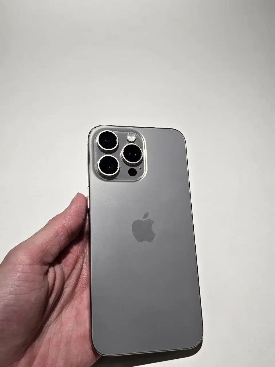 iPhone 15 Pro Max 256 Гб в идеальном состоянии