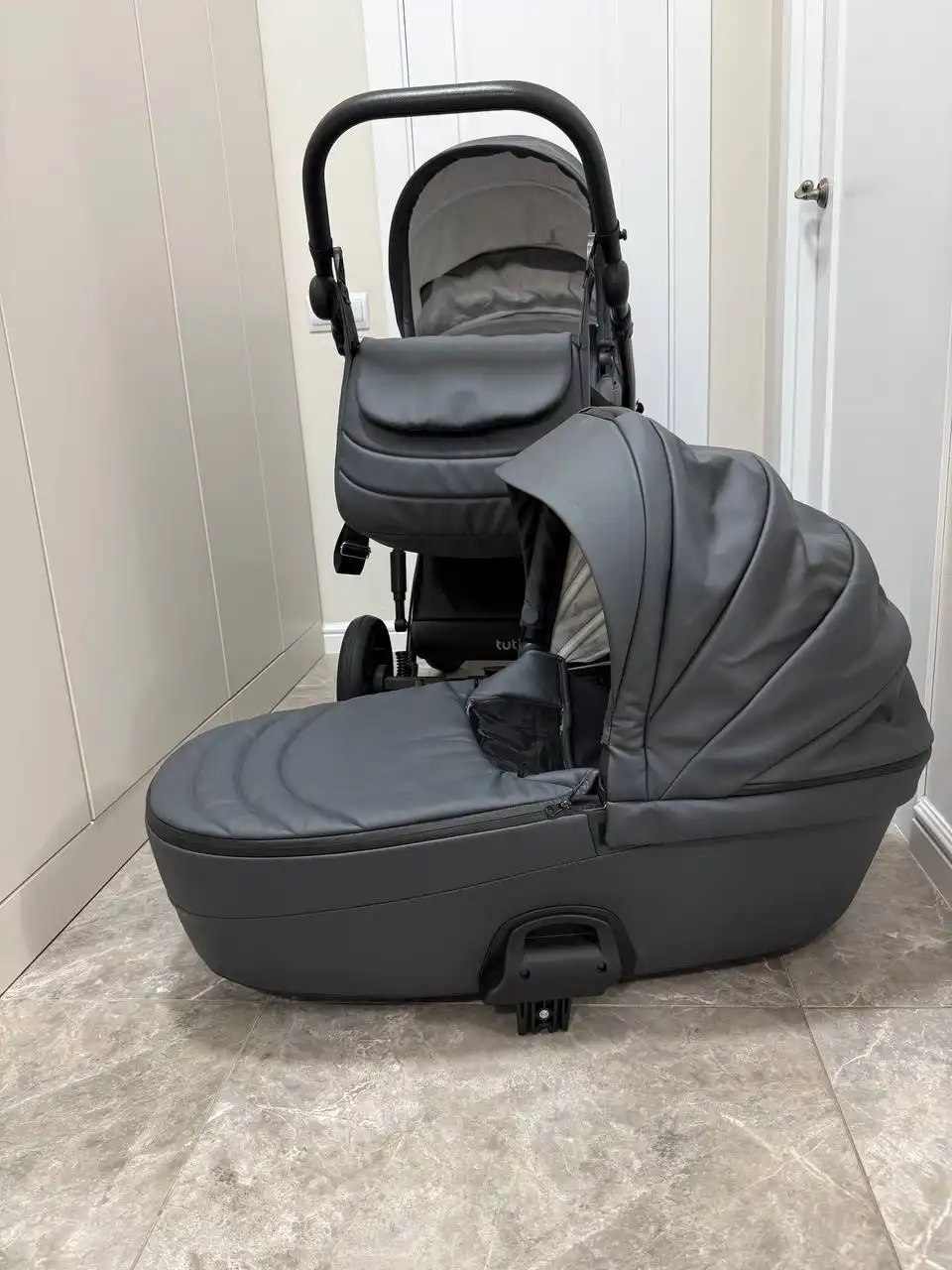 Коляска Tutis Viva 4 Eco-Leather 2 в 1, темно-серый