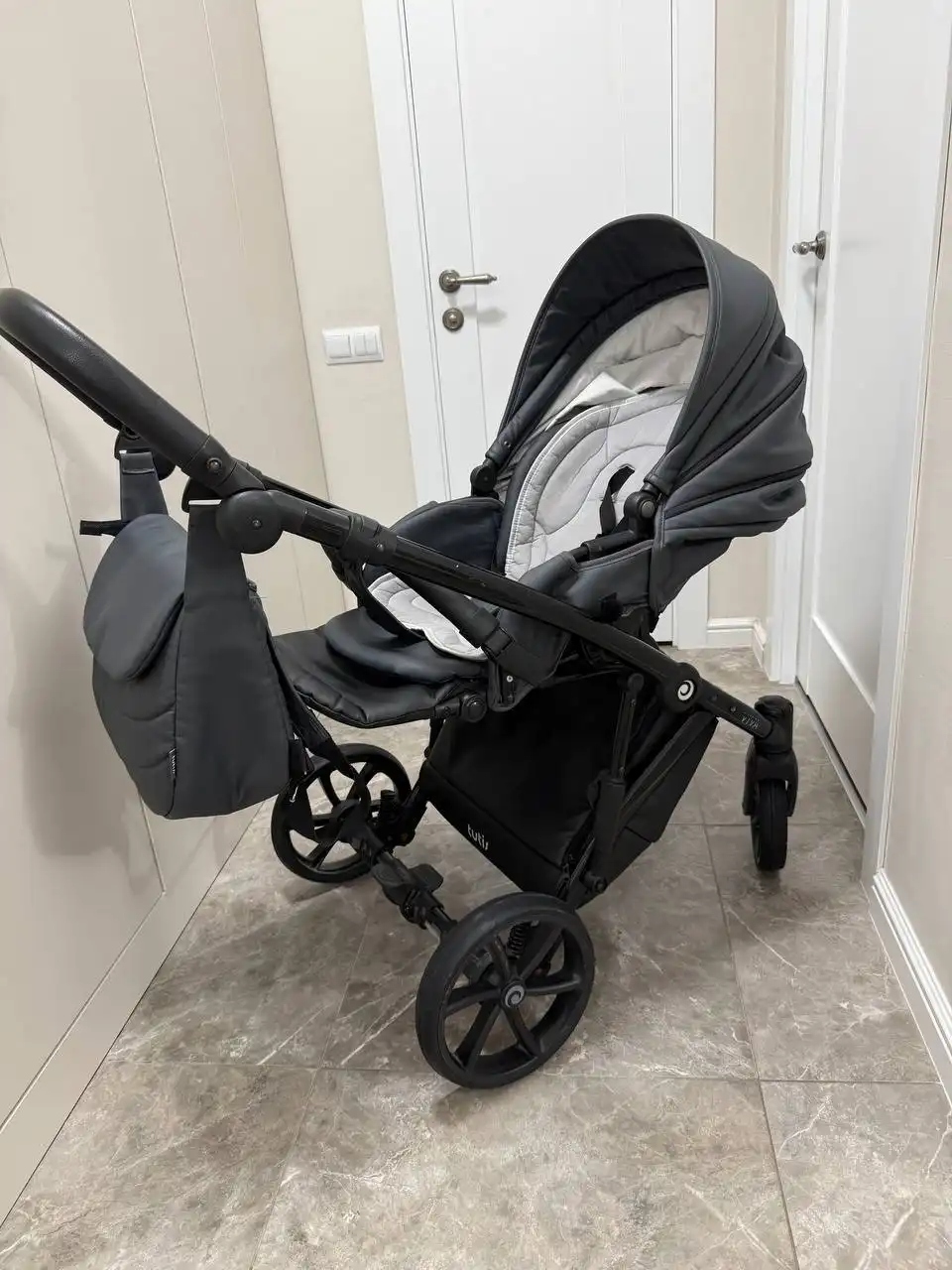 Коляска Tutis Viva 4 Eco-Leather 2 в 1, темно-серый