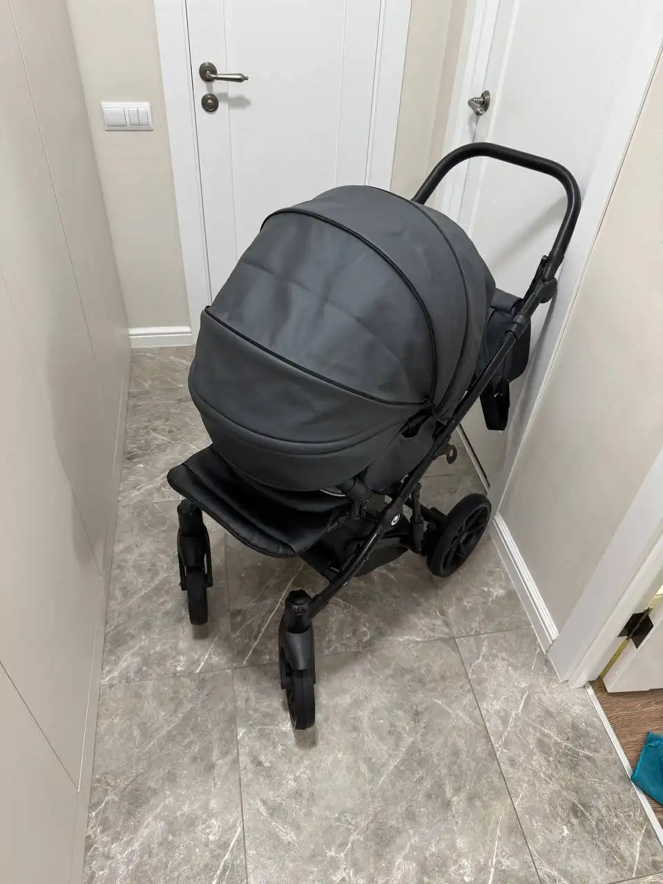 Коляска Tutis Viva 4 Eco-Leather 2 в 1, темно-серый