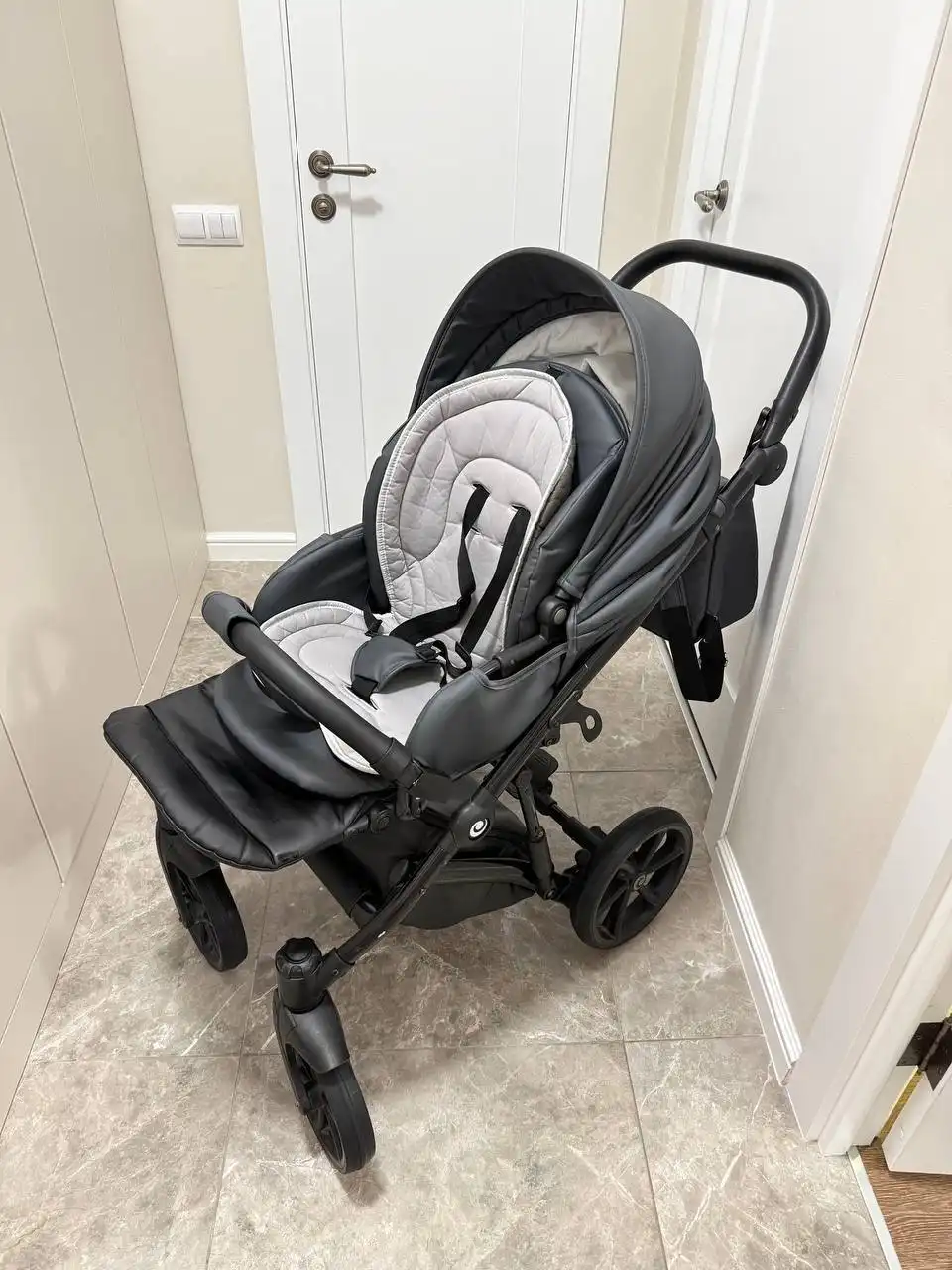 Коляска Tutis Viva 4 Eco-Leather 2 в 1, темно-серый