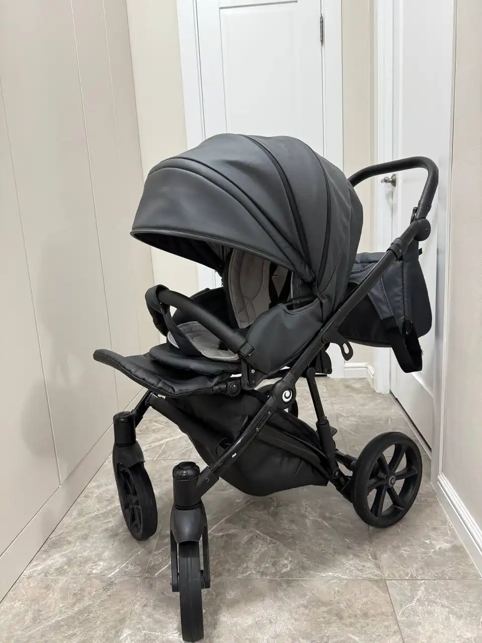 Коляска Tutis Viva 4 Eco-Leather 2 в 1, темно-серый