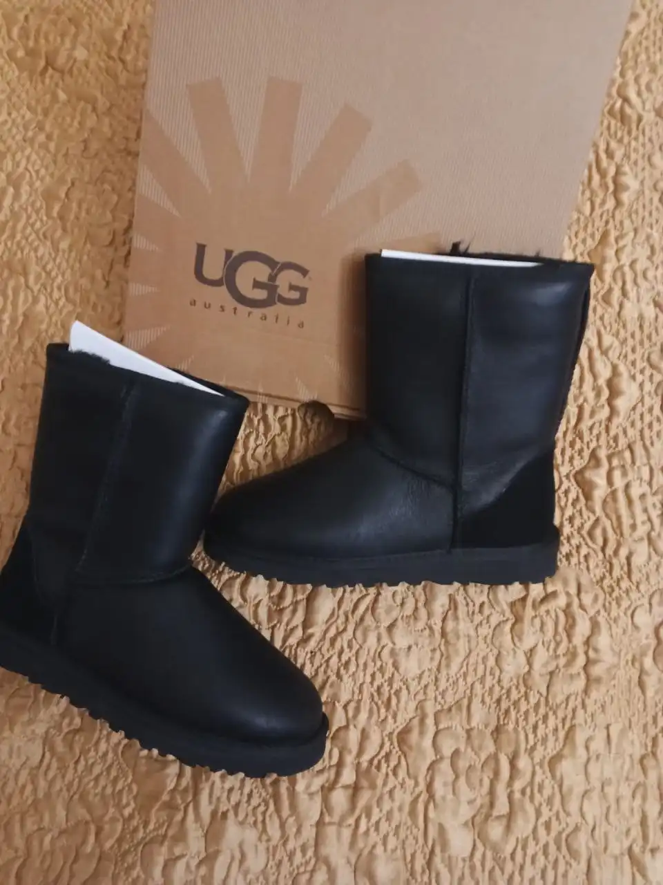 Новые UGG из натуральной кожи и овчины