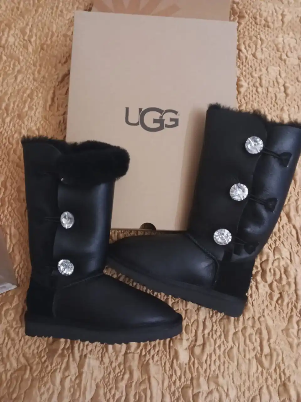 Новые UGG из натуральной кожи и овчины