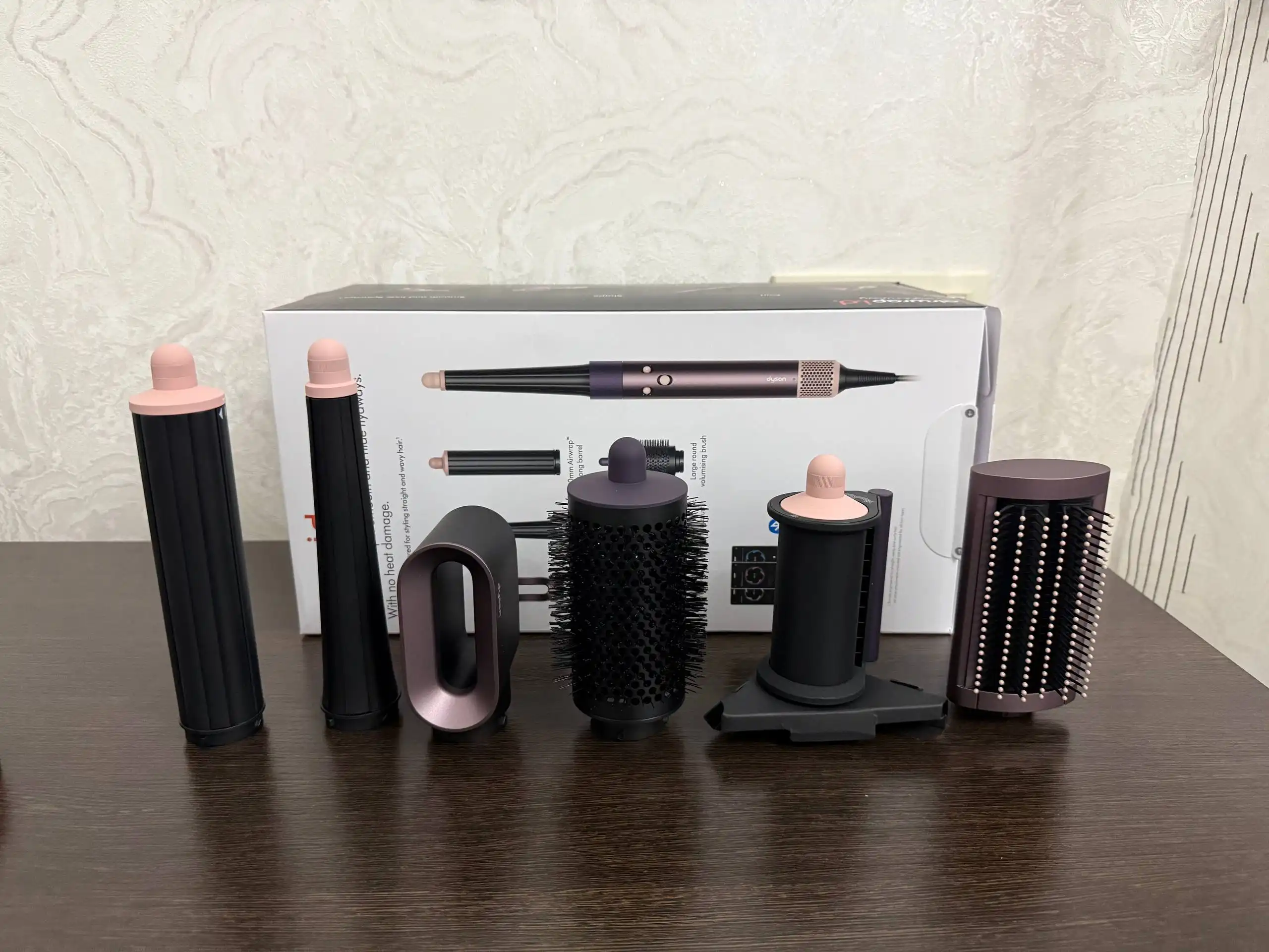 Продам новый оригинальный фен Dyson