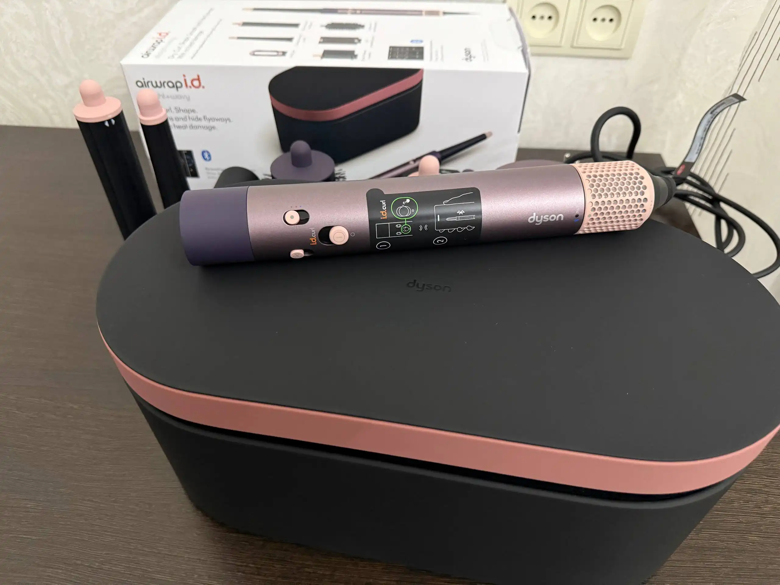 Продам новый оригинальный фен Dyson