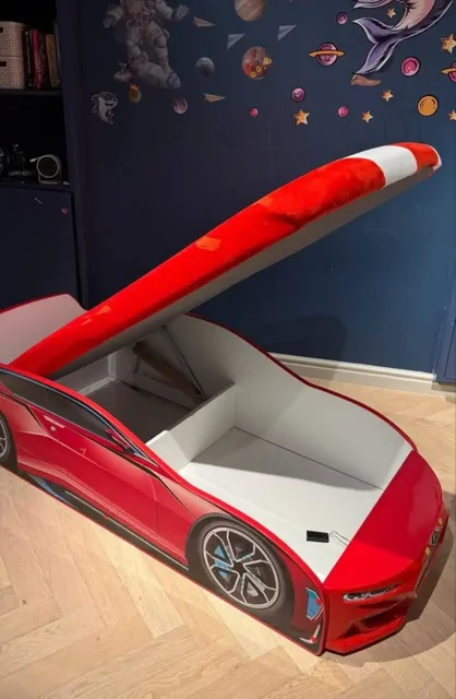 Продам детскую кровать машину - Беговелы в Москва