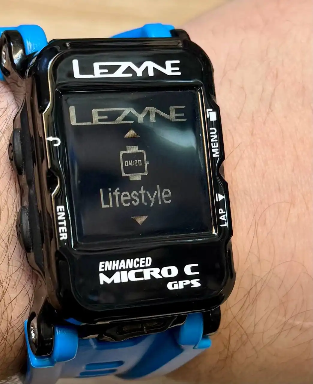 Спортивные часы Lezyne Micro С GPS для велоспорта и хайкинга - Спортивные часы (Электроника) в Москва