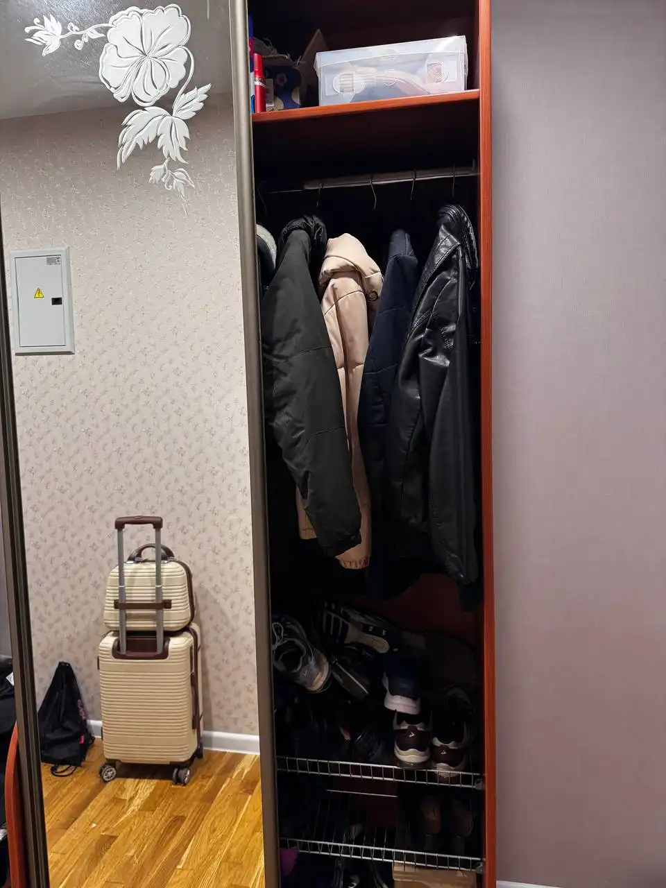 Продам шкаф для прихожей - Мебель (Для дома и дачи) в Москва