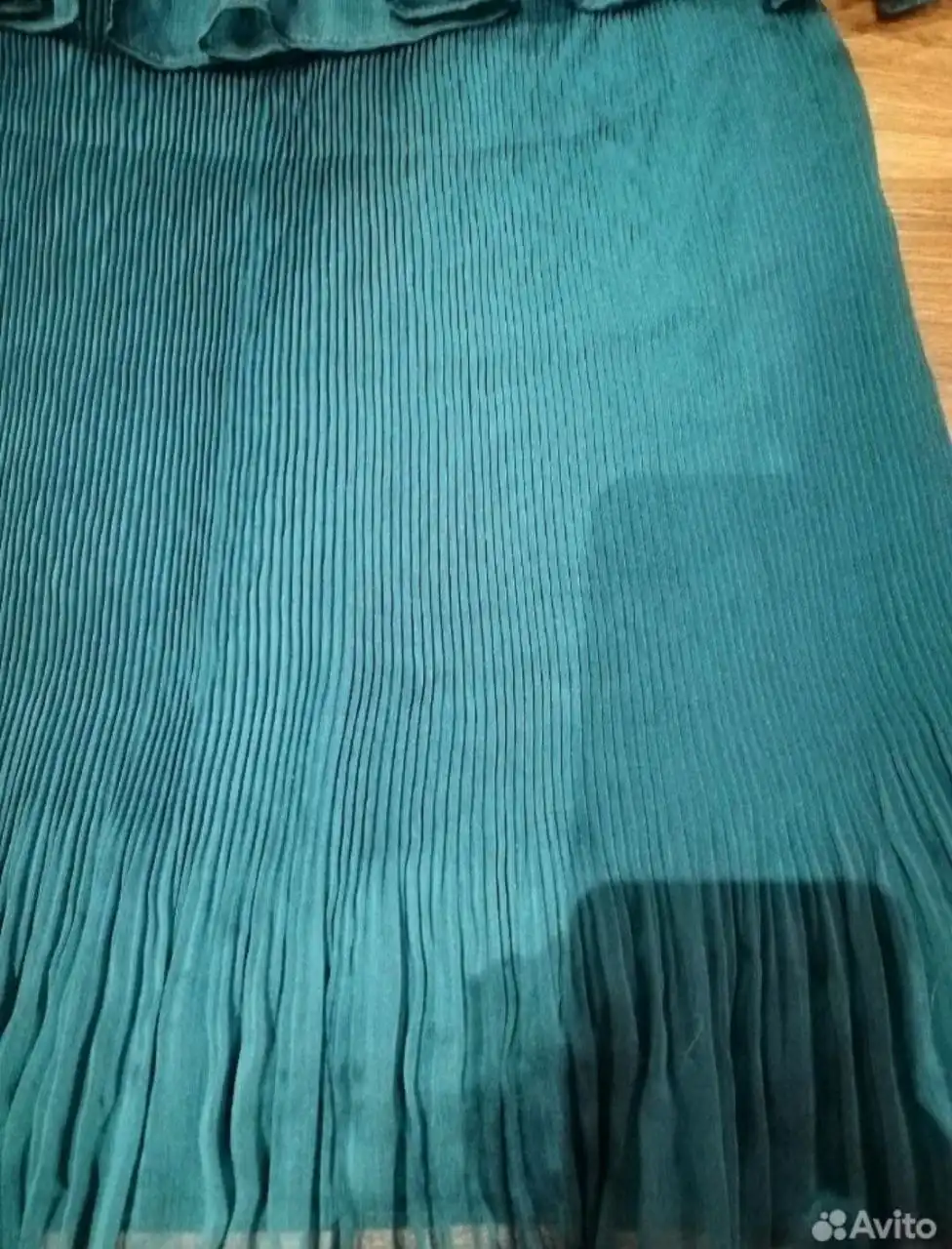 Плисированное изумрудное платье XS - Платья (Одежда) в Москва