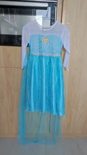 Платье Эльзы со шлейфом и туфли - Пуховики в Москва