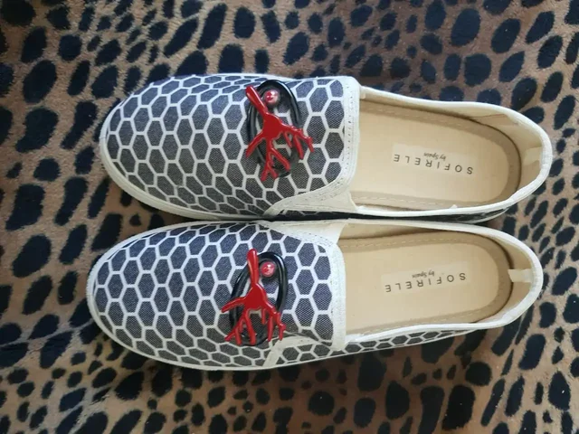 Продажа новых женских туфель и мокасин - Костюмы в Москва