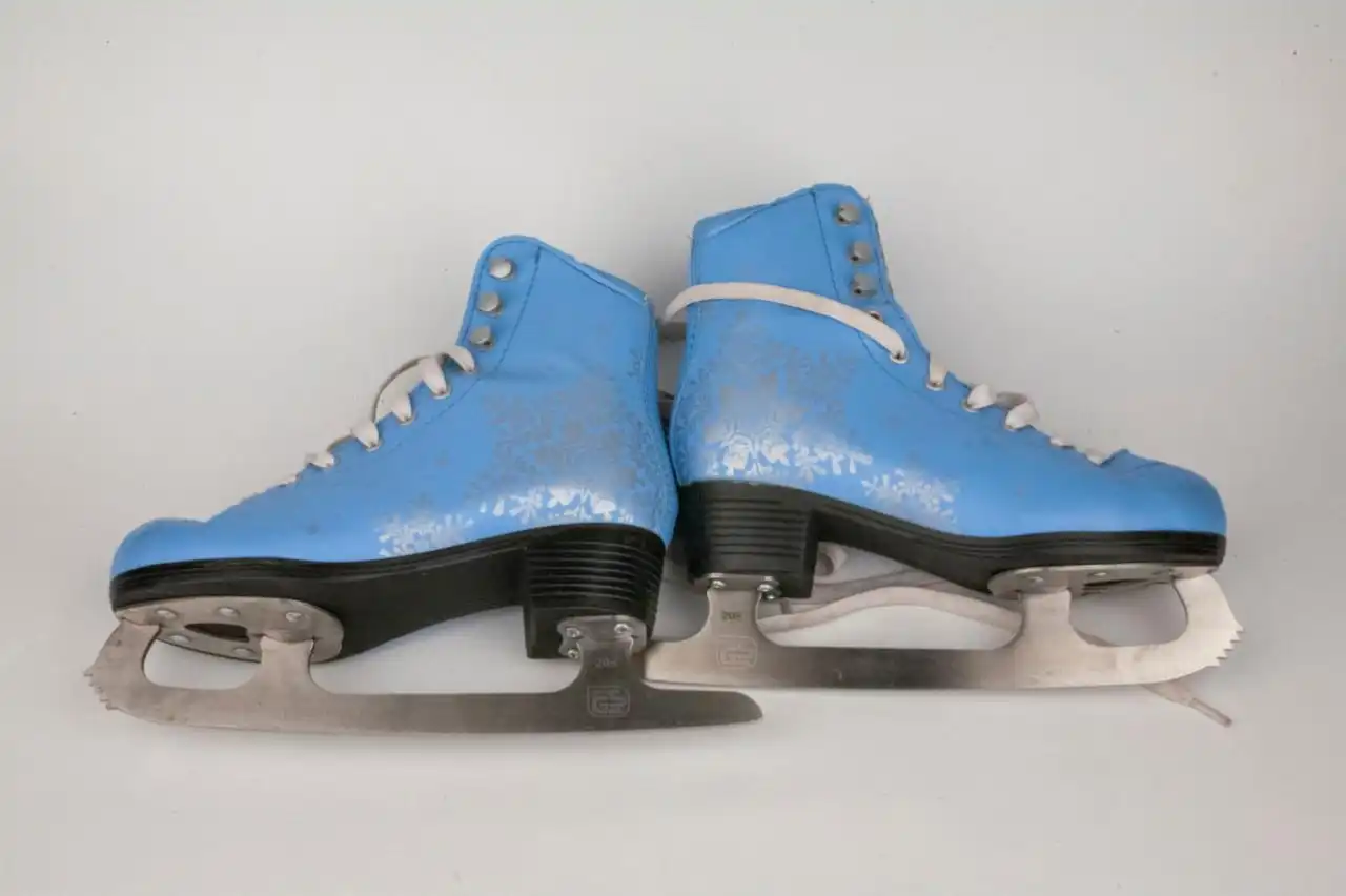 Коньки фигурные 32 размер - Коньки (Хобби и отдых) в Москва