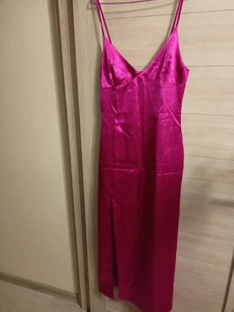 Вечернее платье с разрезом цвет фуксия размер S - Платья (Одежда) в Москва