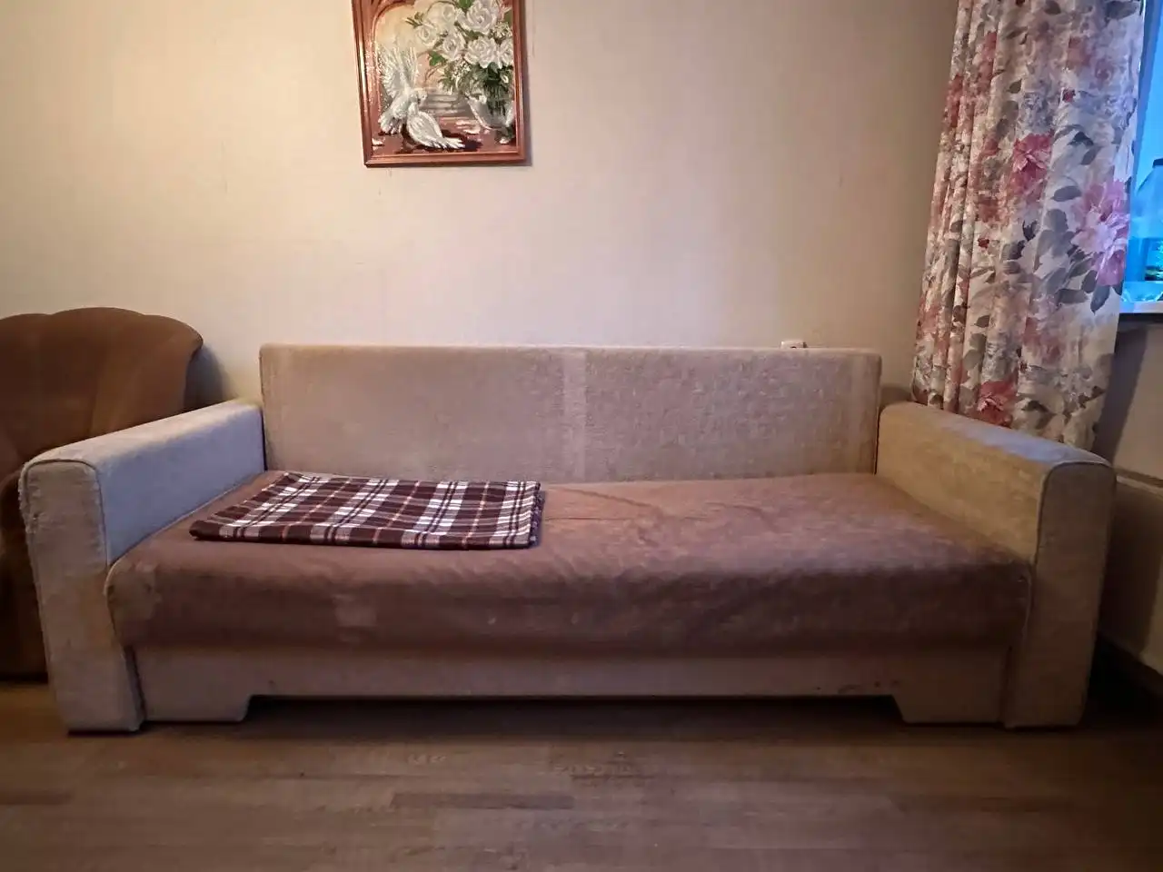 Бесплатный комплект мягкой мебели (диван, матрас, кресло) - срочный самовывоз - Барахолка в Москва