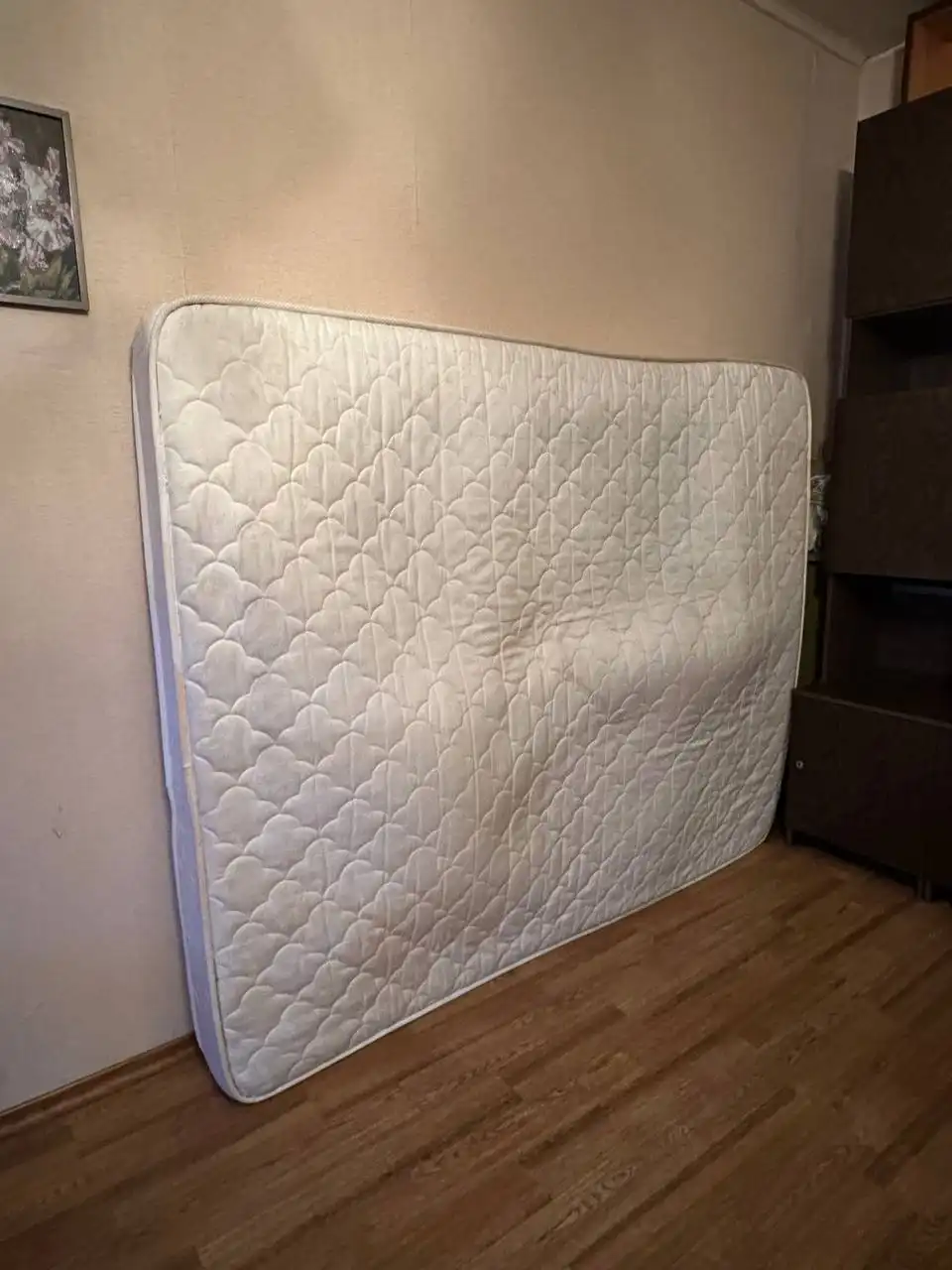 Бесплатный комплект мягкой мебели (диван, матрас, кресло) - срочный самовывоз - Барахолка в Москва