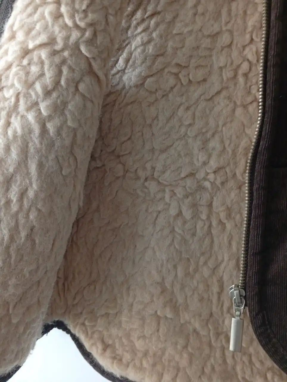 Вельветовая жилетка с мехом для детей 5-6 лет - Детская одежда (Одежда) в Москва