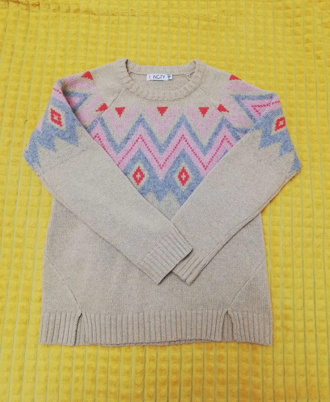 Свитер полушерстяной размер 134 с декором - Детская одежда (Одежда) в Москва