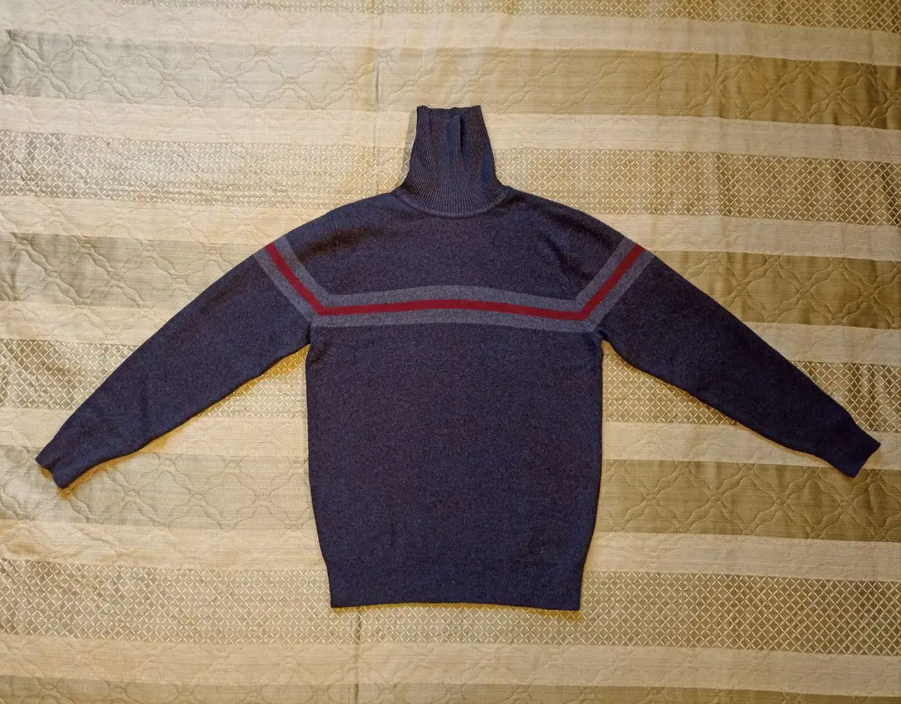 Мужской шерстяной свитер размер S - Свитеры (Одежда) в Москва