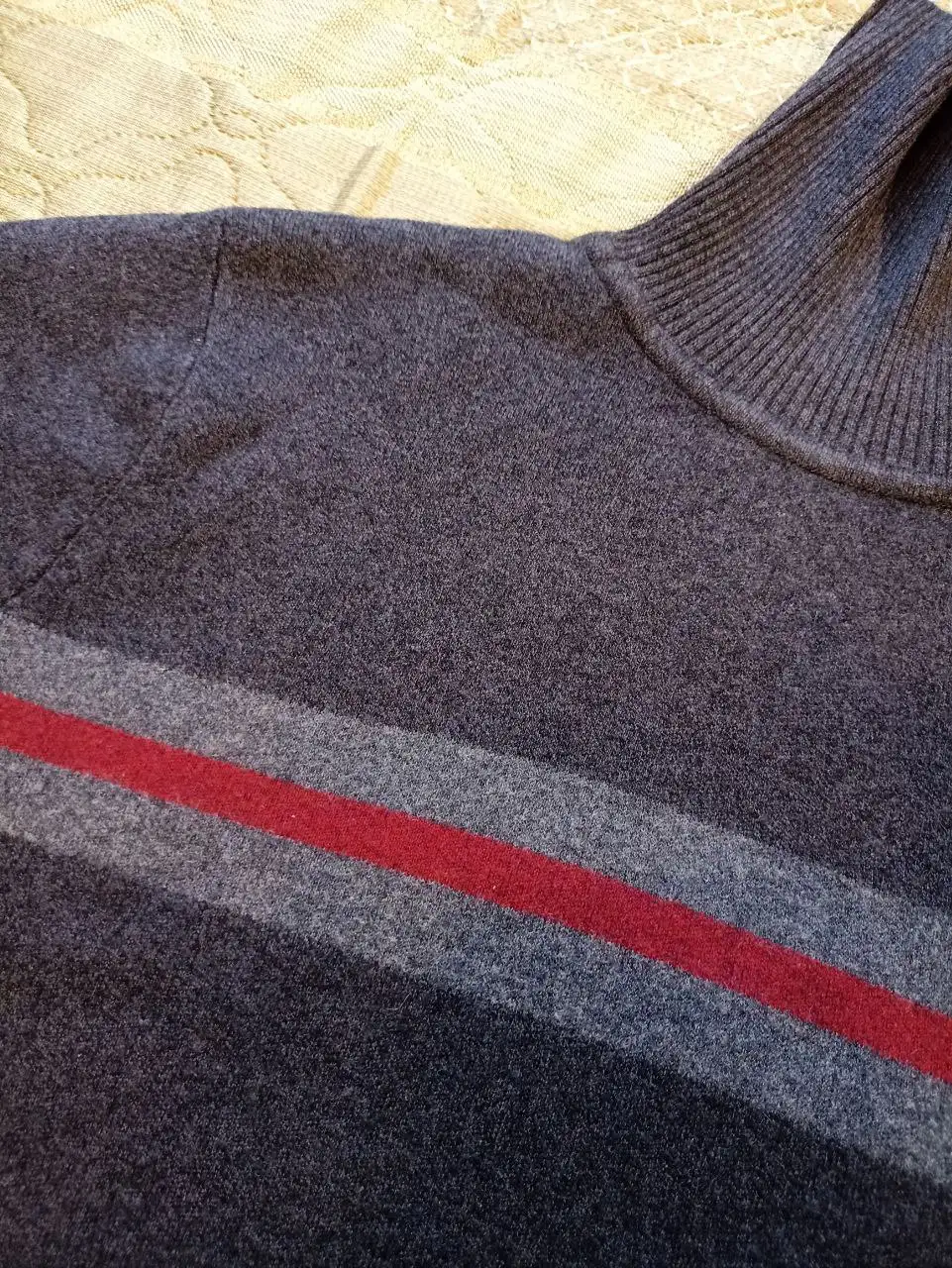 Мужской шерстяной свитер размер S - Свитеры (Одежда) в Москва