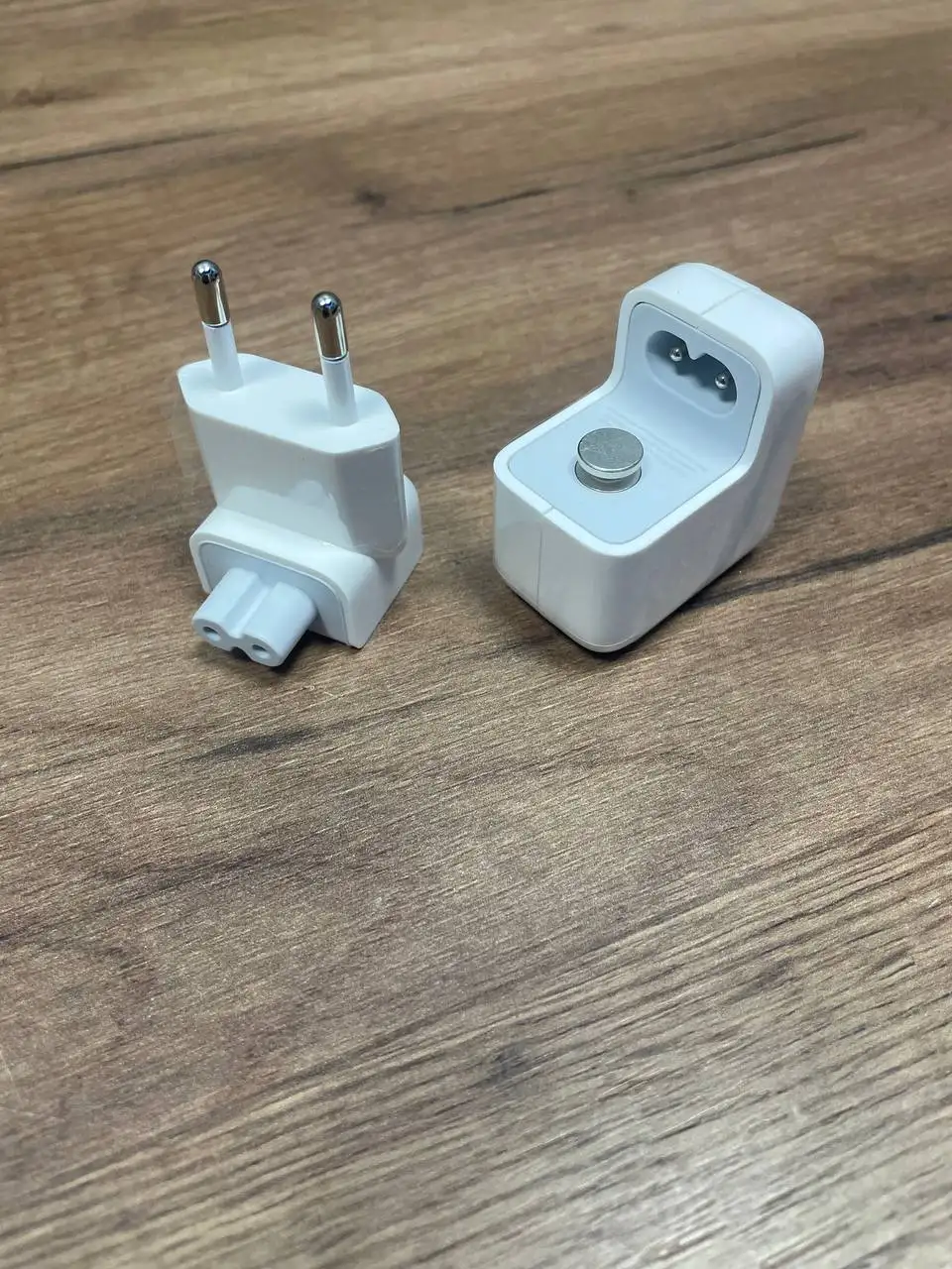 Продажа оригинальных зарядных устройств и кабелей Apple - Аксессуары для телефонов (Электроника) в Москва