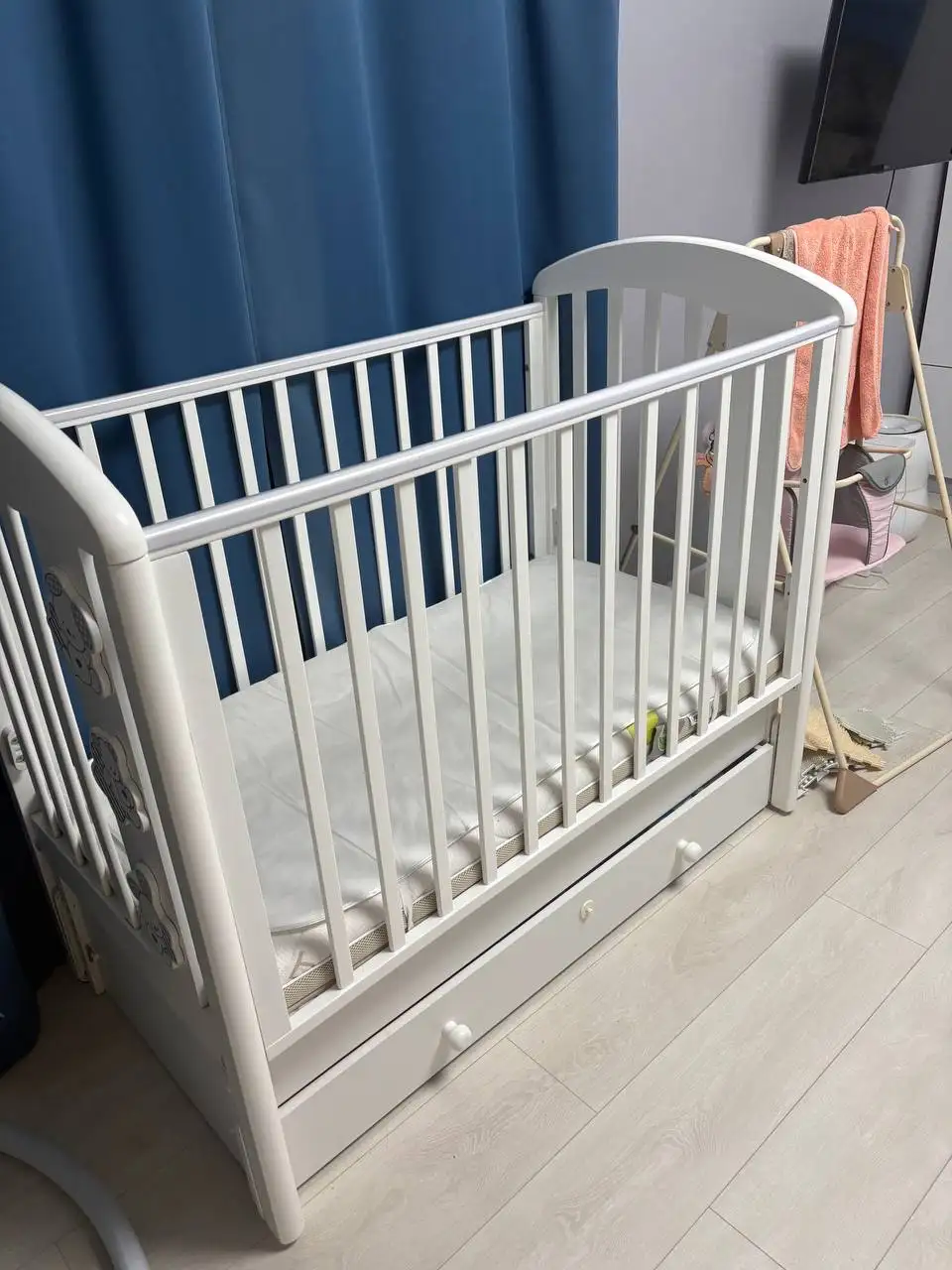 Продам детскую кроватку с продольным маятником - Детская мебель (Товары для детей) в Москва