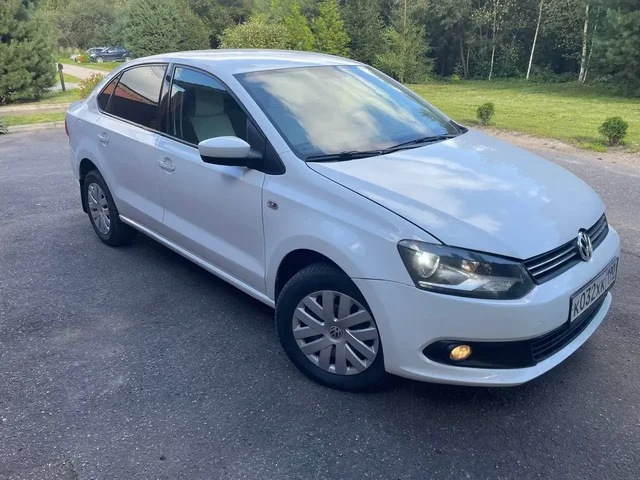 Volkswagen Polo 2012 года 1.6 л МКПП - Аксессуары в Подольск