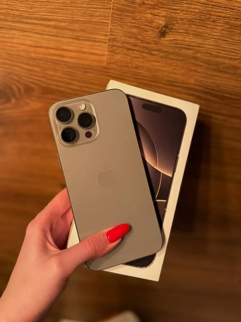 iPhone 16 Pro Max 256GB с царапинами на экране - Смартфоны (Электроника) в Москва