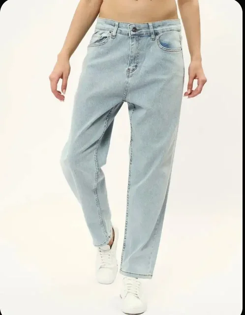 Новые джинсы Mom размер S - Платья вечерние в Москва