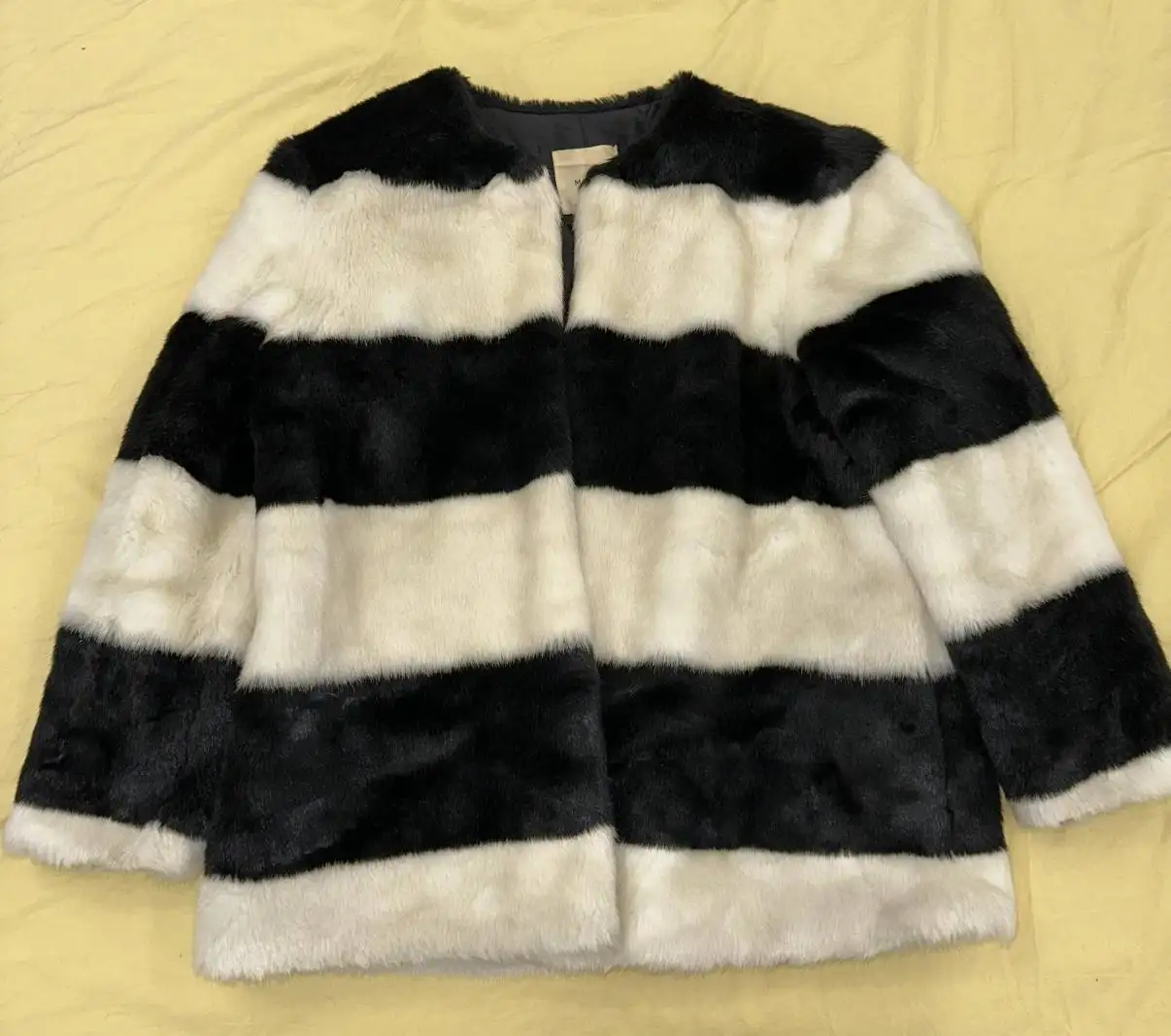 Продажа и обмен верхней одежды и кофт для девушек - Верхняя одежда (Одежда) в Москва