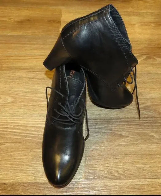 Ботильоны Tamaris новые размер 40 - Плащи в Москва