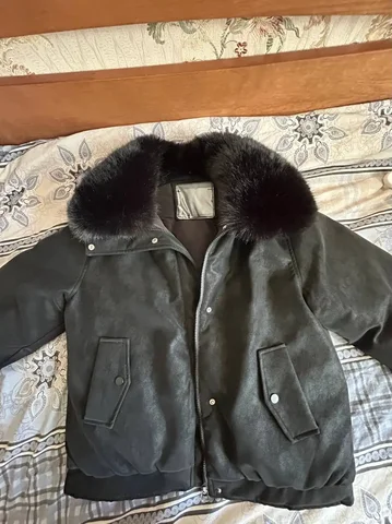 Продам куртку в идеальном состоянии - Вечерние платья в Москва