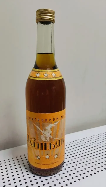 Коньяк Белый Аист 1981-1986 гг. - Детское творчество в Москва