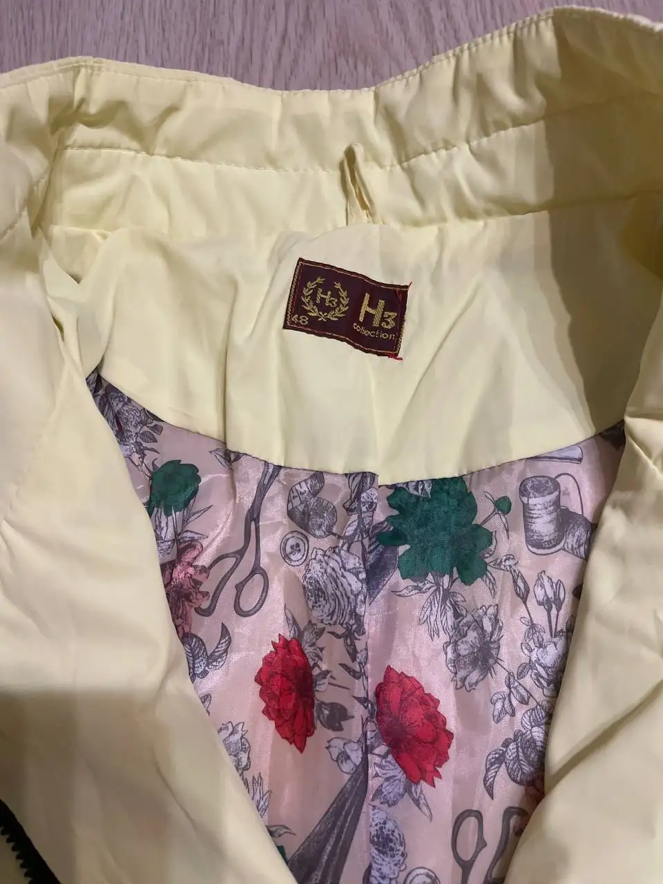 Женская куртка размер 48 с отстегивающимися рукавами - Верхняя одежда (Одежда) в Москва