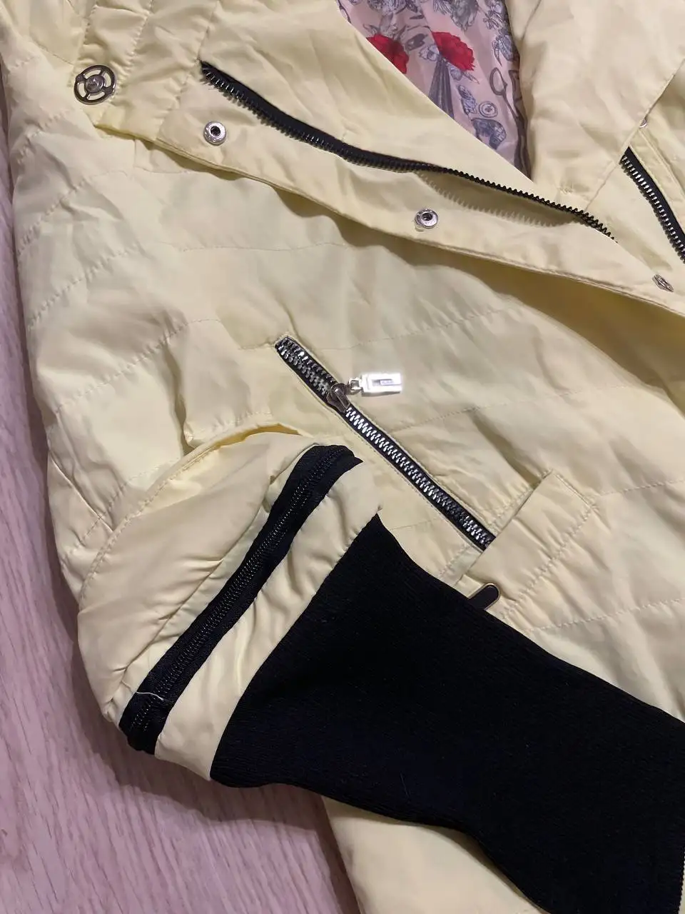 Женская куртка размер 48 с отстегивающимися рукавами - Верхняя одежда (Одежда) в Москва