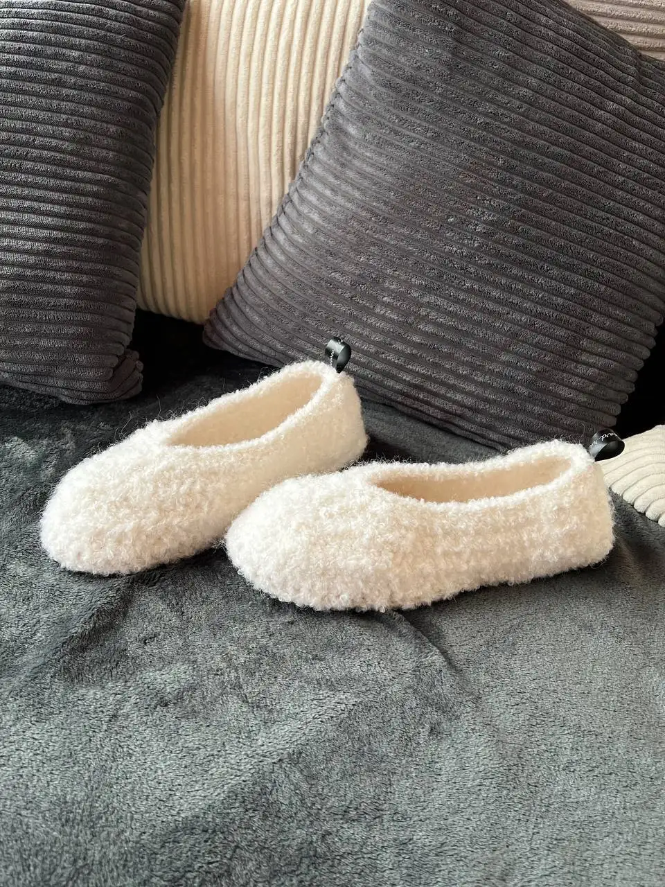 Беленькие уютные тапочки с массажной стелькой - Обувь (Одежда) в Москва