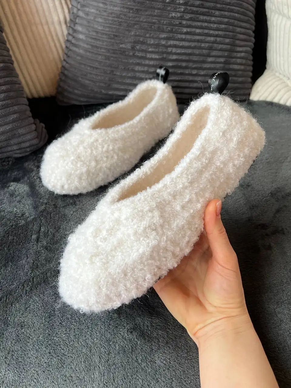 Беленькие уютные тапочки с массажной стелькой - Обувь (Одежда) в Москва