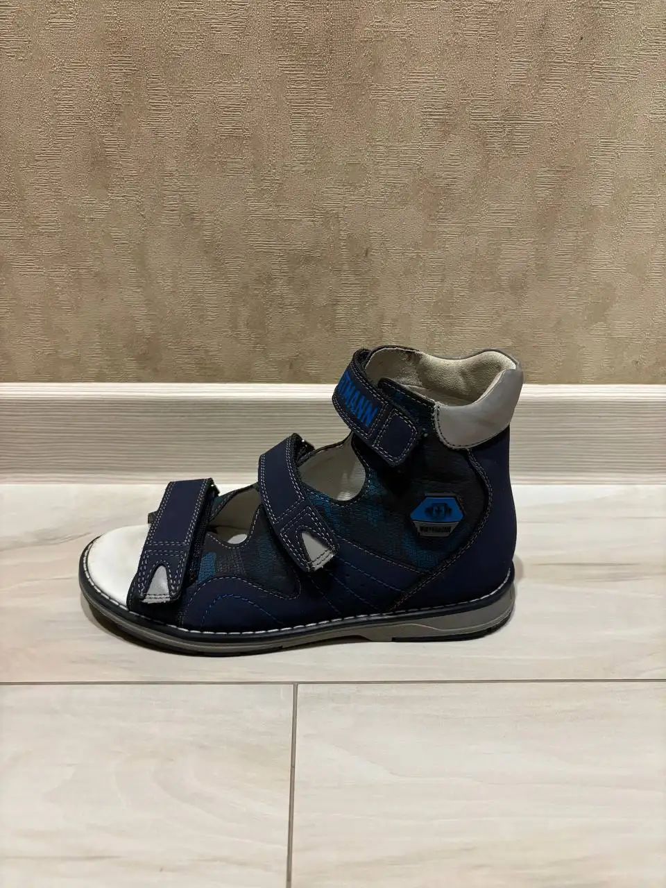 Ортопедические босоножки 35 размер с светоотражателями - Обувь (Одежда) в Москва