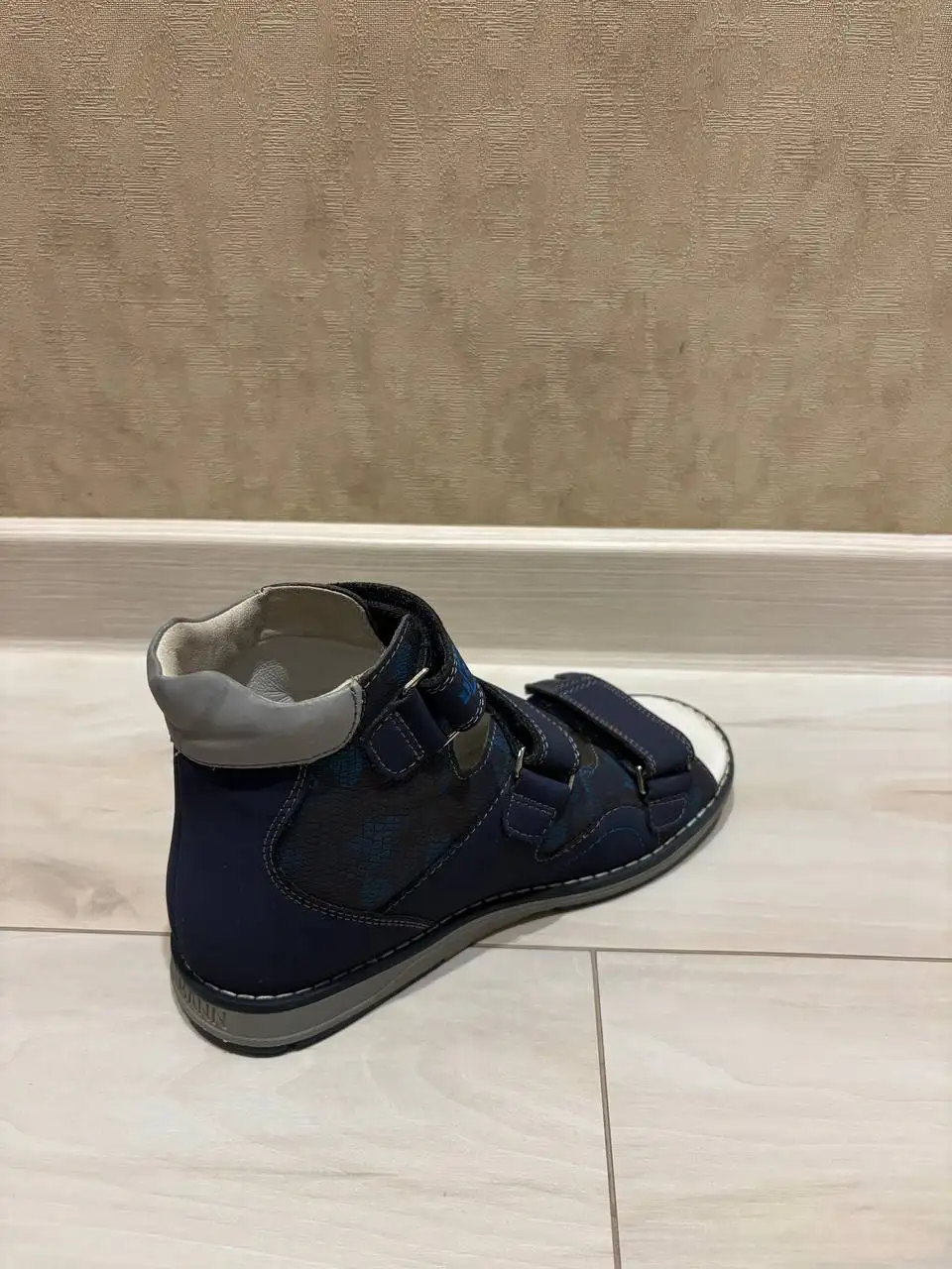 Ортопедические босоножки 35 размер с светоотражателями - Обувь (Одежда) в Москва