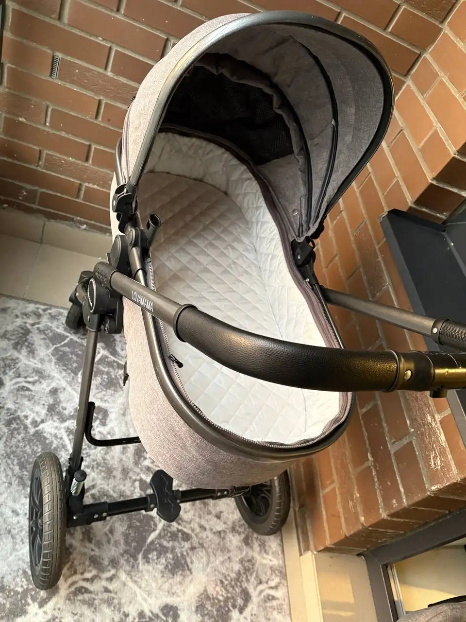 Продам коляску и автолюльку LovaMama серого цвета - Детские коляски и автокресла (Товары для детей) в Москва