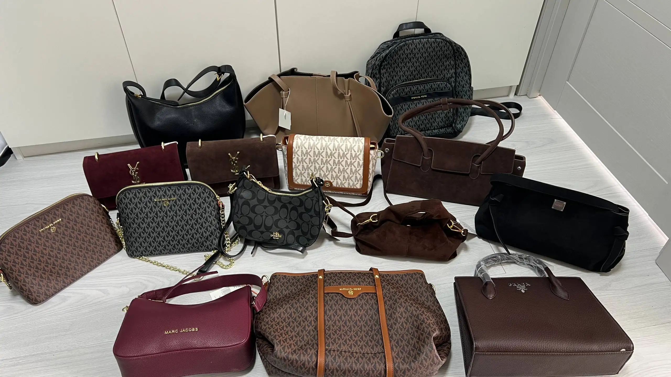 Новые сумки с биркой - Сумки (Одежда) в Москва