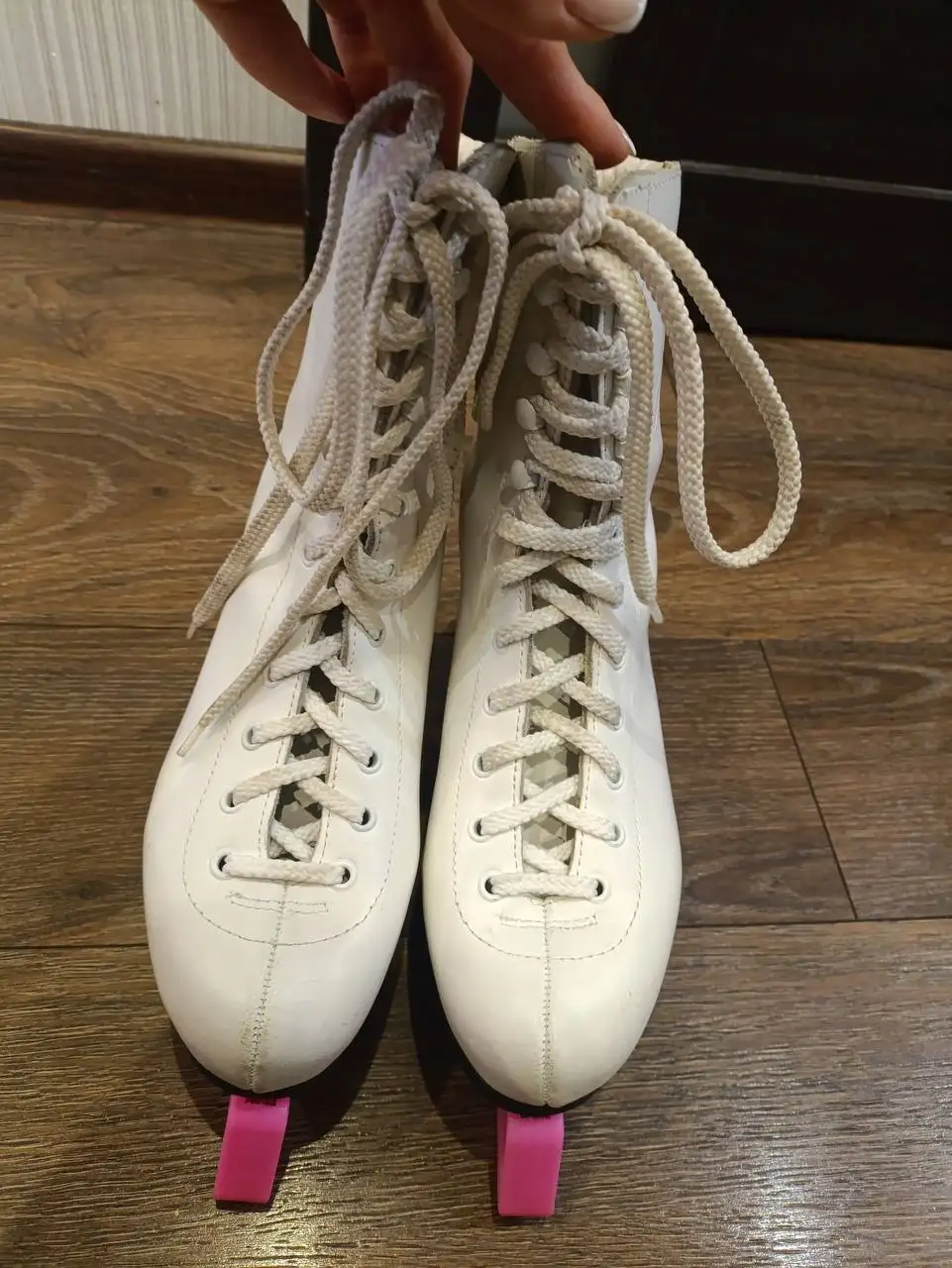 Коньки фигурные кожаные б/у размер 38 - Спортивный инвентарь (Хобби и отдых) в Москва