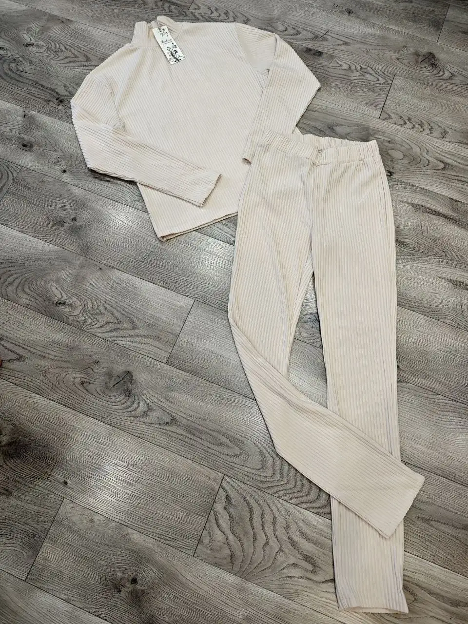 Новый костюм цвет молочный размер S - Костюмы (Одежда) в Москва