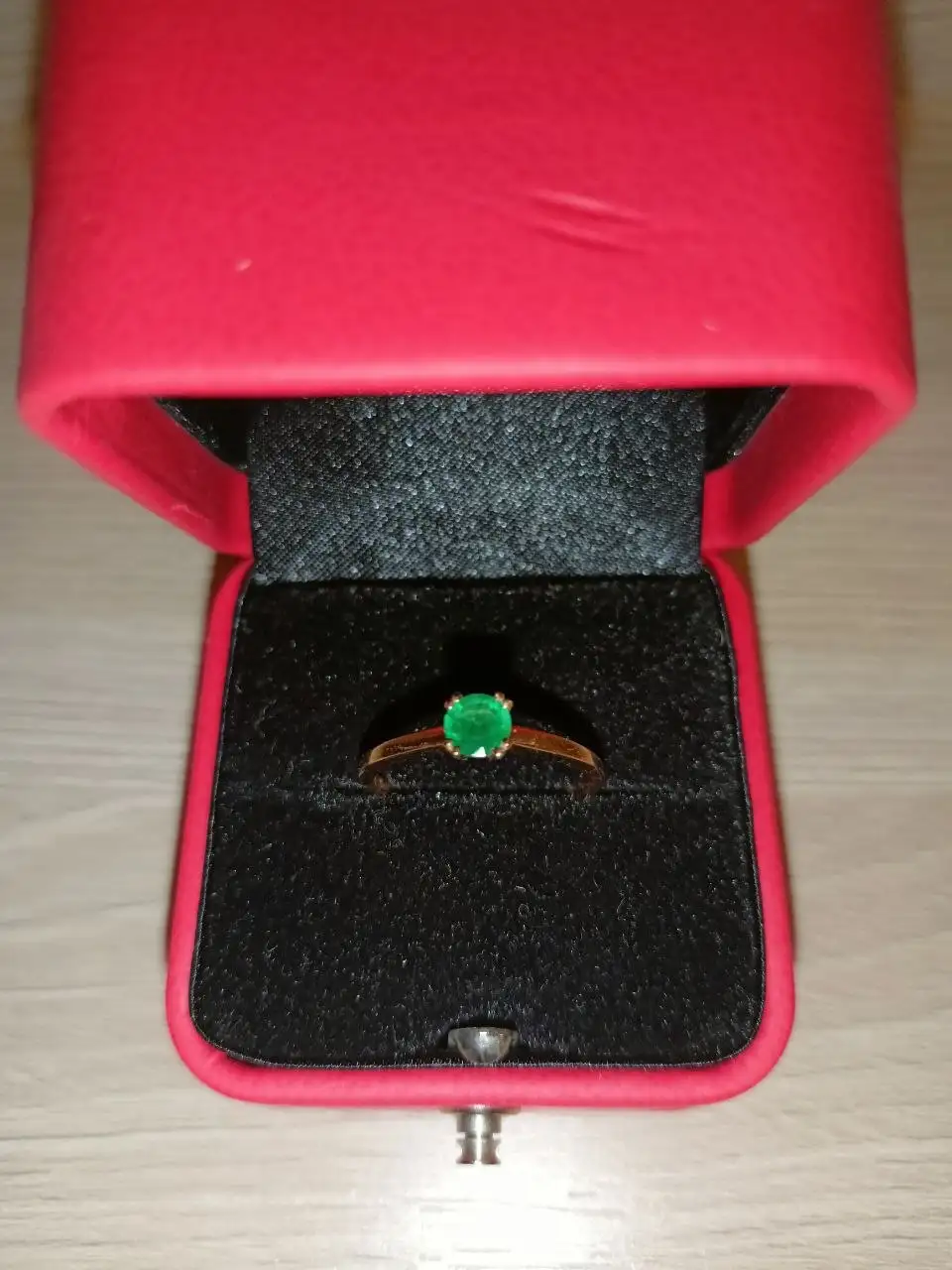 Золотое кольцо с натуральным изумрудом 585 пробы - Ювелирные изделия (Барахолка) в Москва