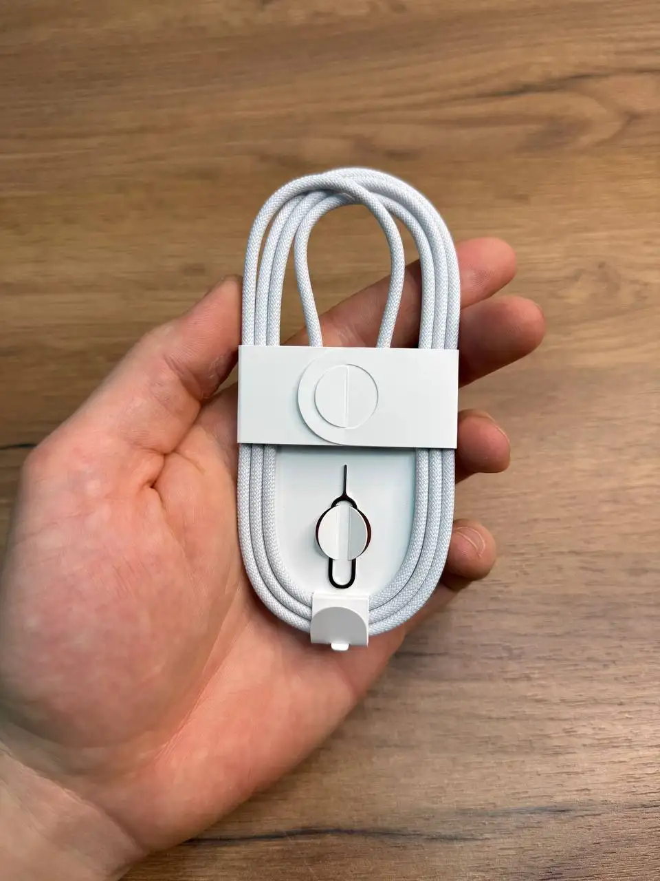 Продам оригинальный провод Apple USB-C из набора iPhone 17 Pro - Кабели и адаптеры (Электроника) в Москва